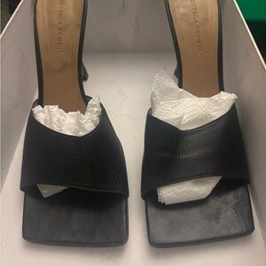 Bottega Veneta Black Leather Mules